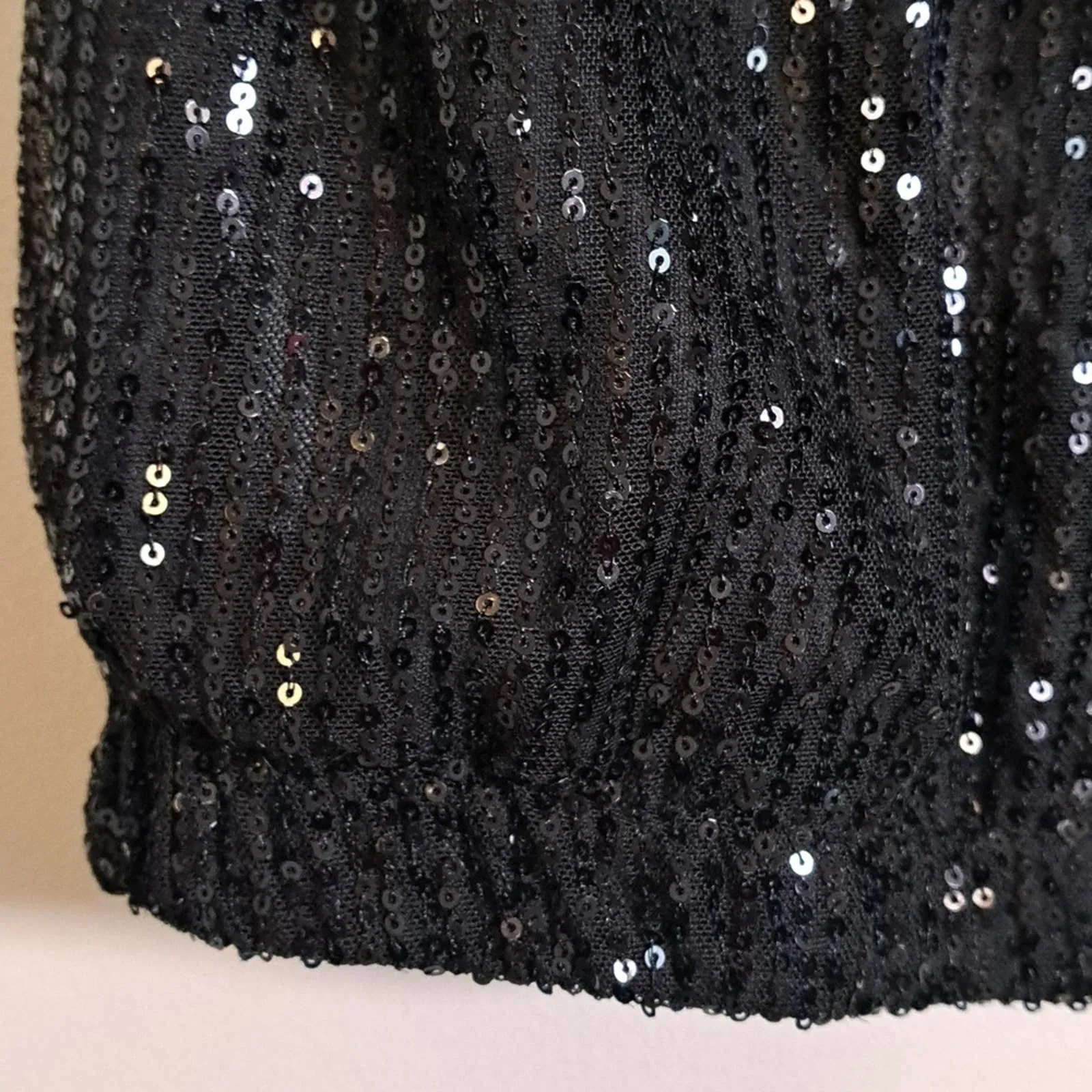 BLACK TAPE Sequin Padded-Shoulder Cap-Sleeve Top Large