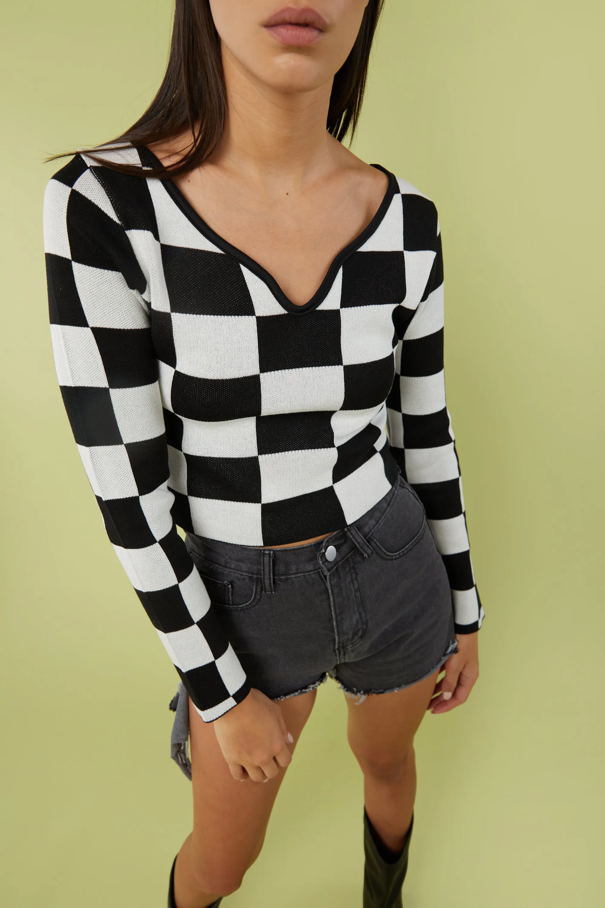 CHECKERED V-NECK TOP