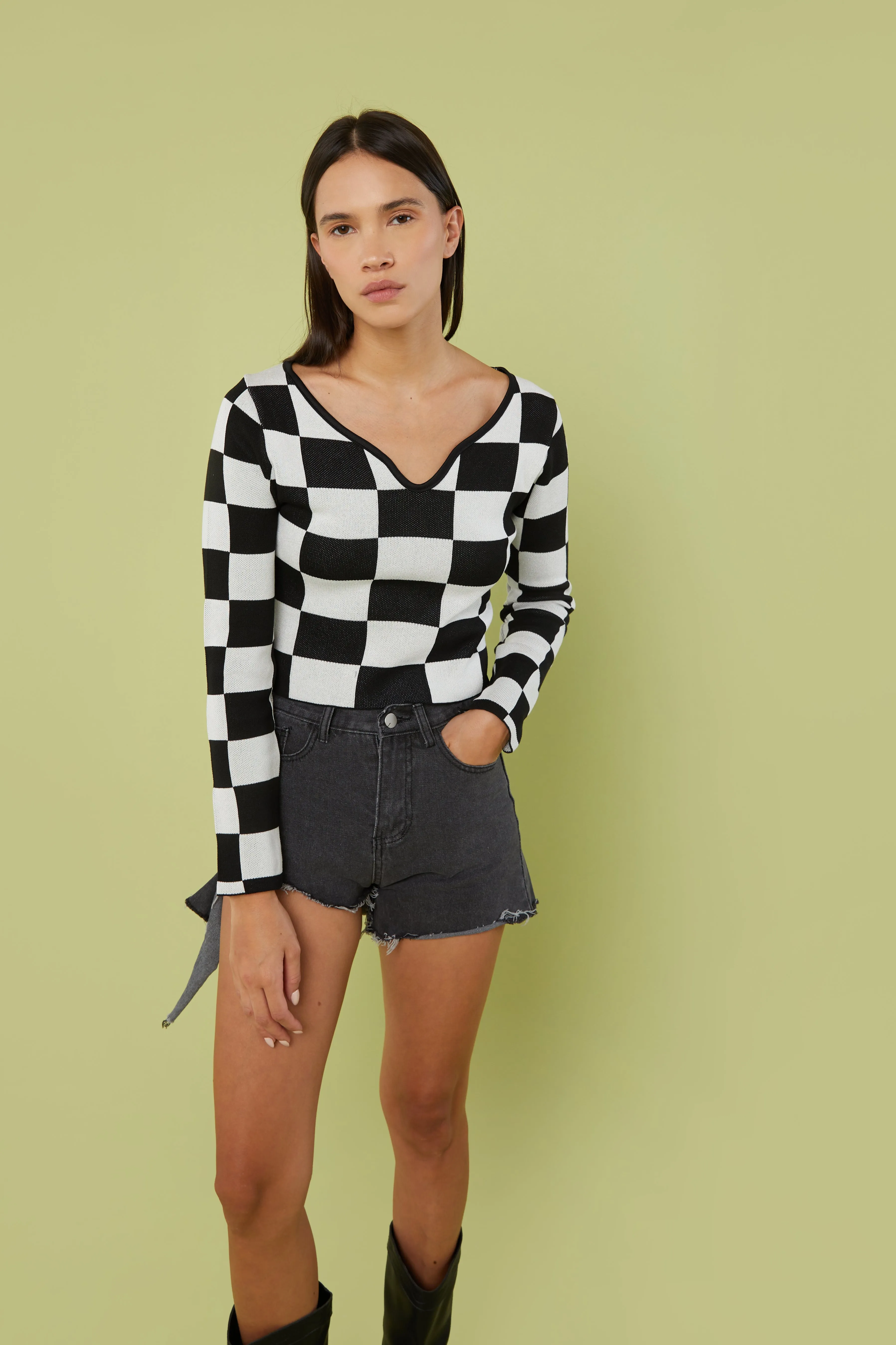 CHECKERED V-NECK TOP