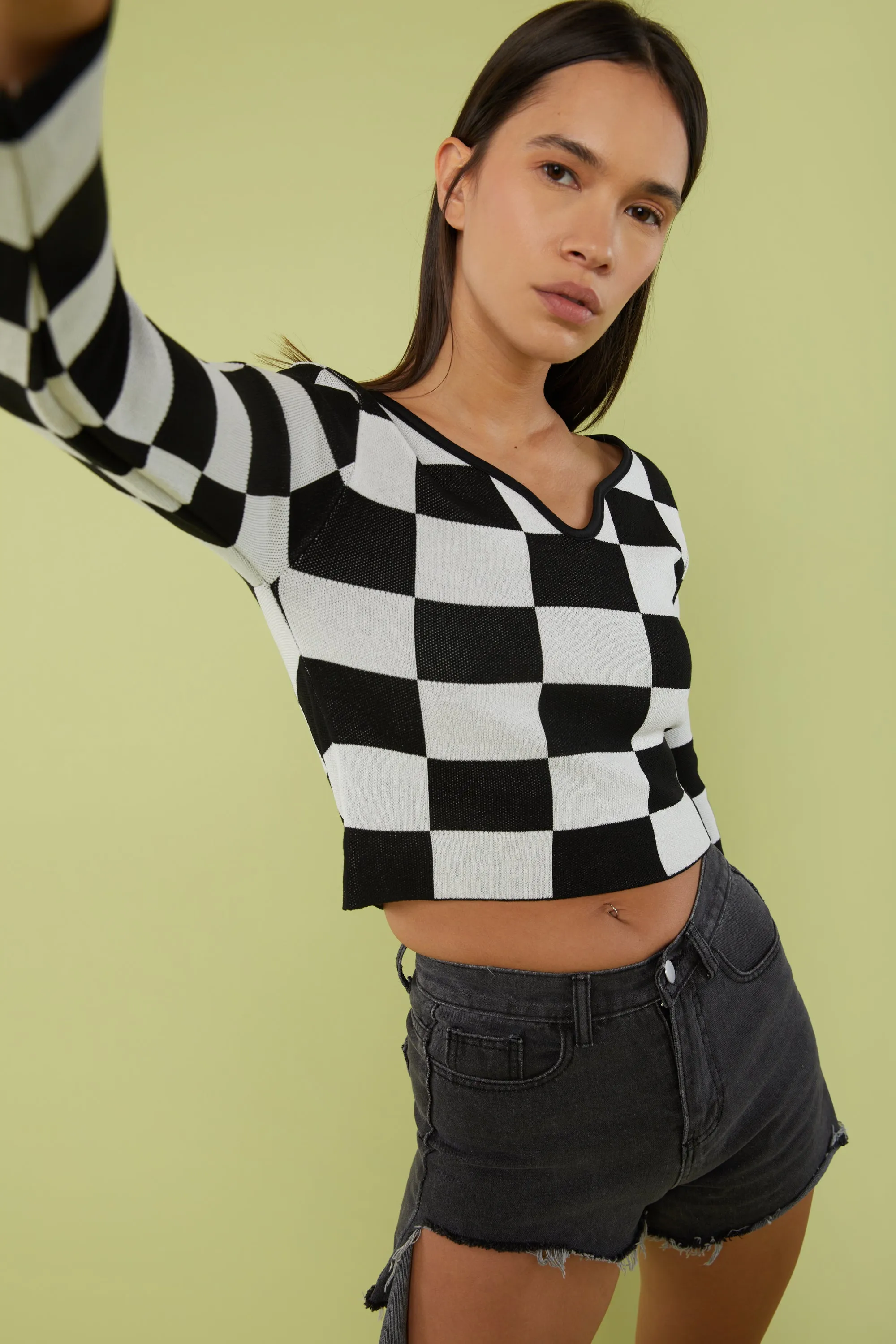 CHECKERED V-NECK TOP