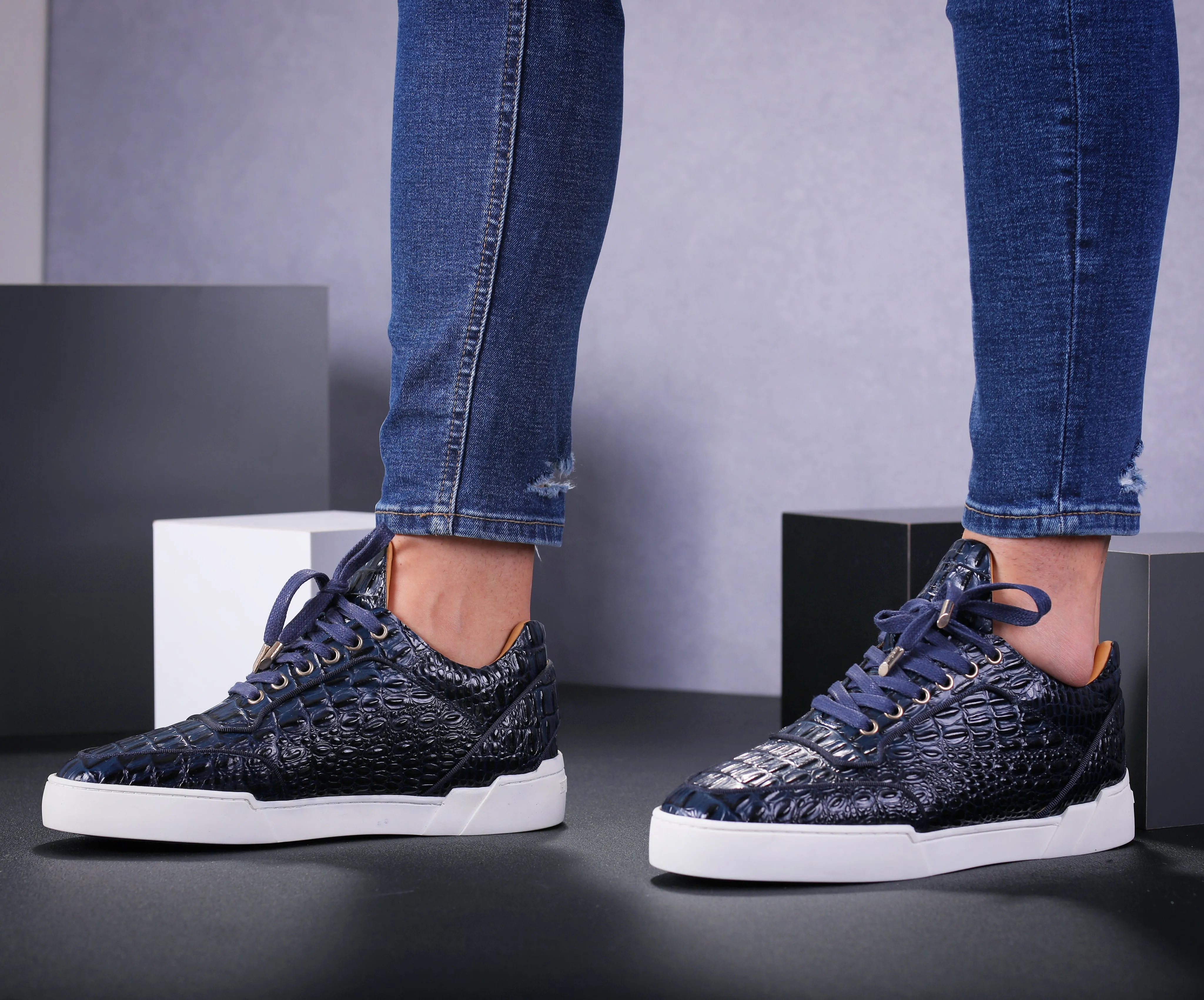 Low-Top NAVY ALLIGATOR EFFECT