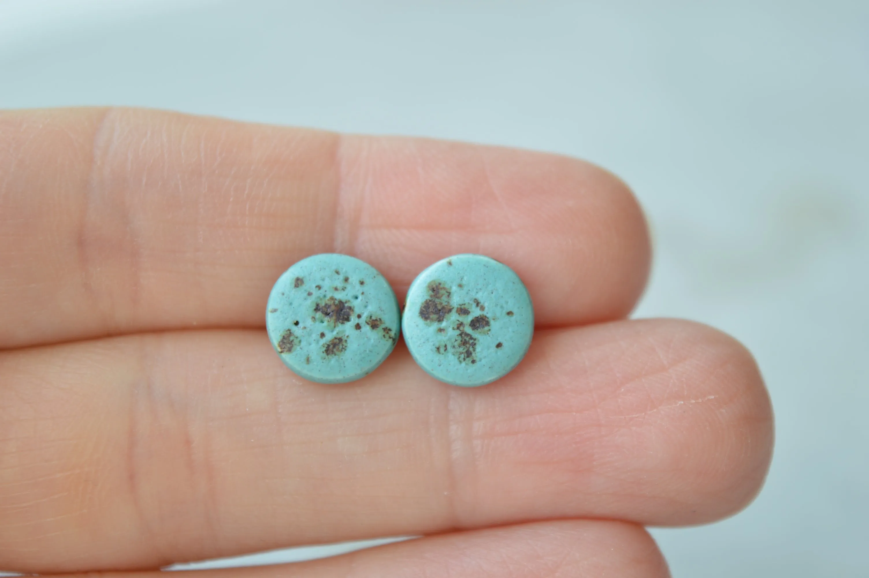 Stud earrings No. 37